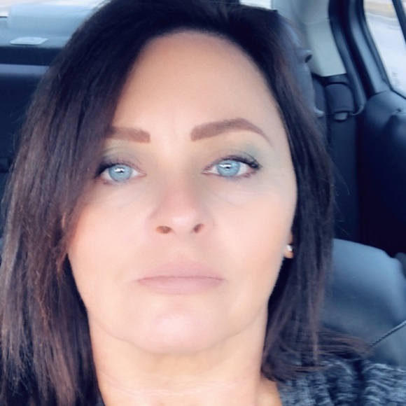 Meet your Posher, Kim - Picture 2 of 2